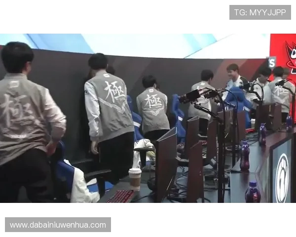 和平精英热议IG团队协作引发的争议与反思分析