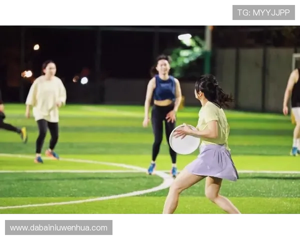 广州飞盘队与上海飞盘队赛后复盘分析双方配合与战术执行的关键要素