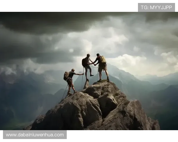 杭州攀岩队战术探讨:聚焦攀岩技术与团队协作的完美结合 杭州攀岩队战术探讨:聚焦攀岩技术与团队协作的完美结合