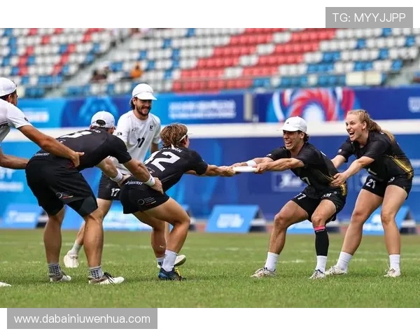 上海飞盘队在世界滑板锦标赛中的团队协作表现精彩点评与分析